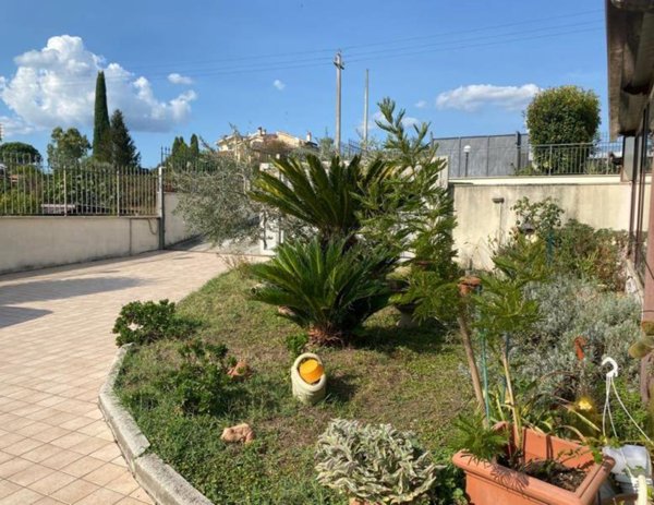 casa indipendente in vendita a Capena