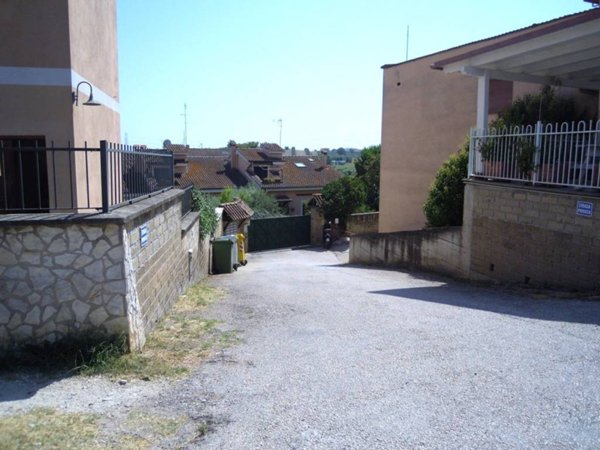 casa indipendente in vendita a Capena