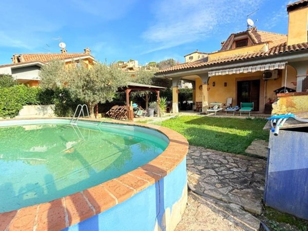 casa indipendente in vendita a Capena