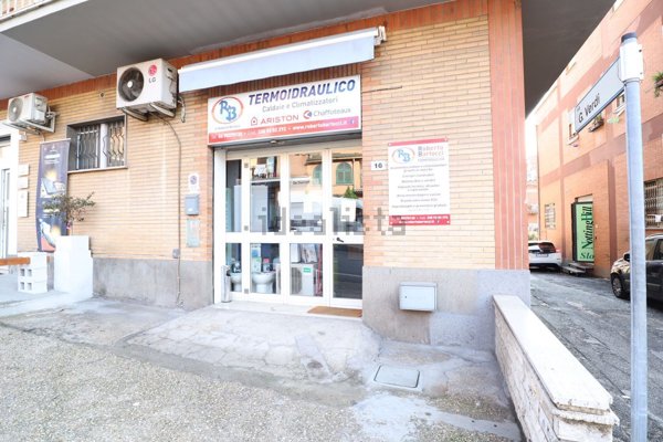 locale commerciale in vendita a Capena