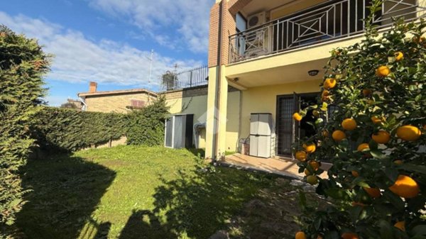 casa indipendente in vendita a Capena