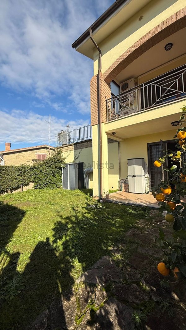 casa indipendente in vendita a Capena