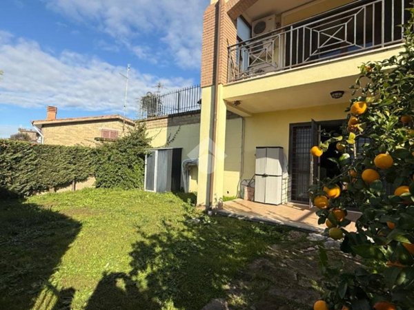 casa indipendente in vendita a Capena
