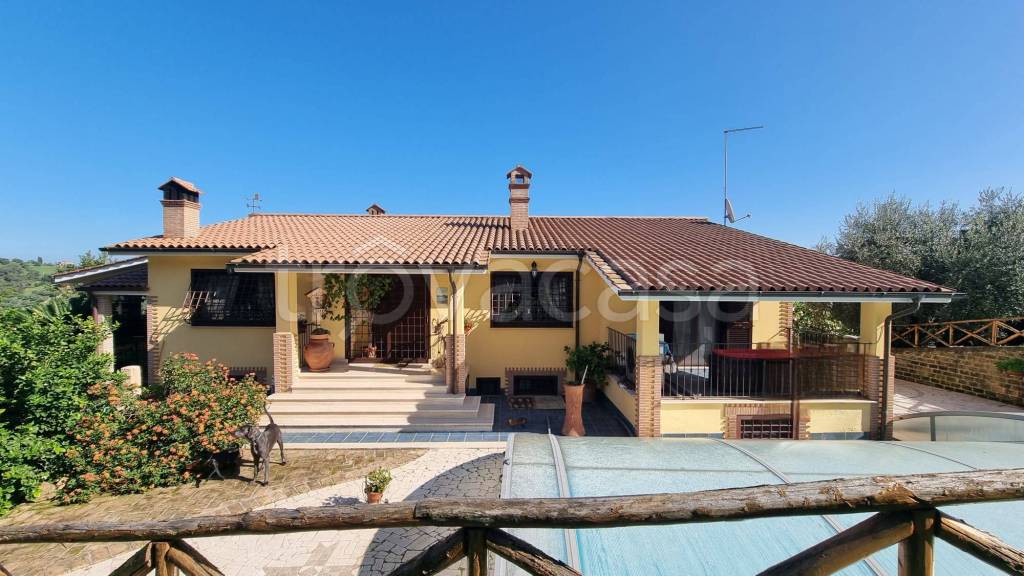casa indipendente in vendita a Capena