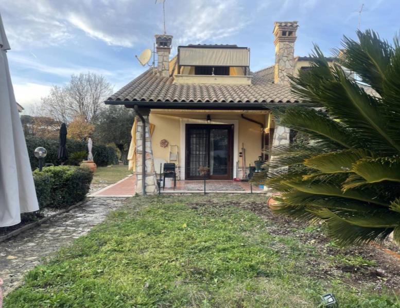 casa indipendente in vendita a Capena