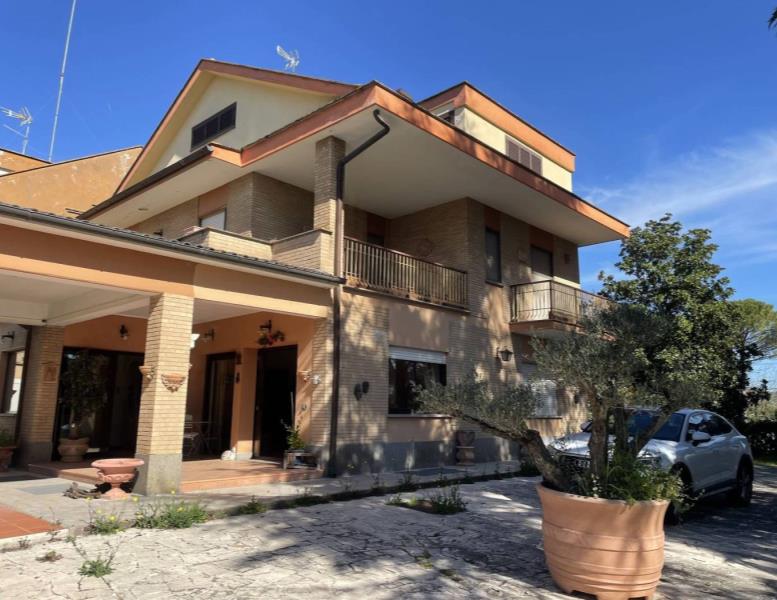 casa indipendente in vendita a Capena