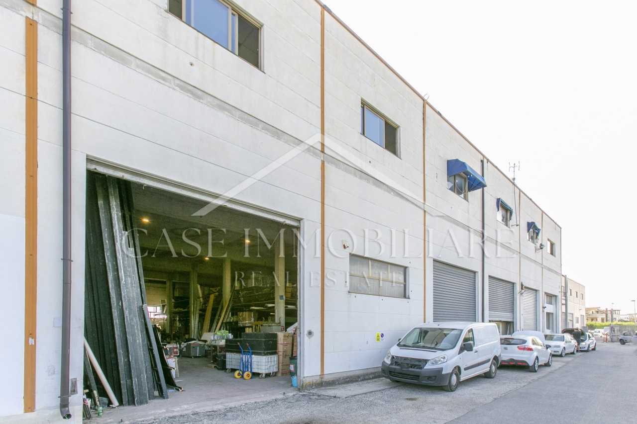 locale commerciale in vendita a Capena