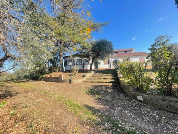 casa indipendente in vendita a Capena
