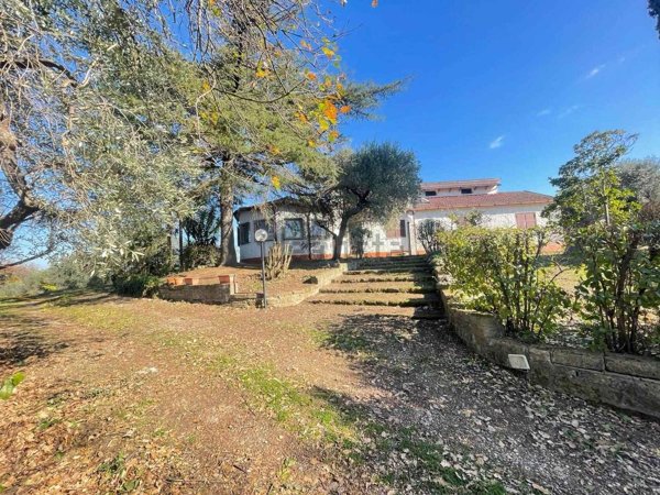 casa indipendente in vendita a Capena