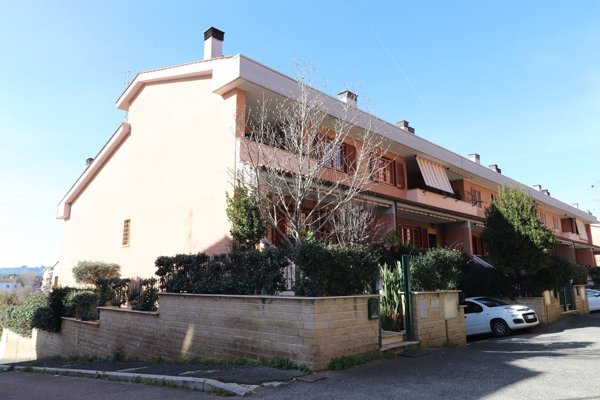 pentavano in vendita a Capena