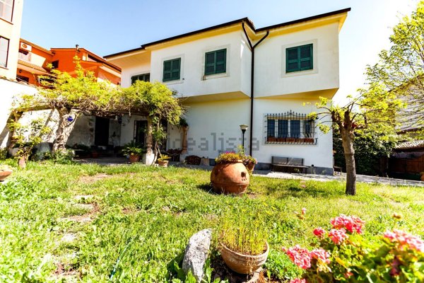 casa indipendente in vendita a Capena