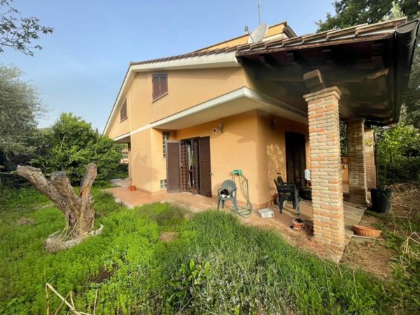 casa indipendente in vendita a Capena