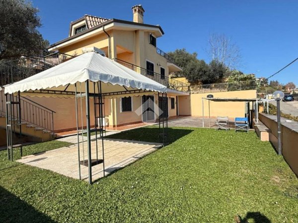 casa indipendente in vendita a Capena