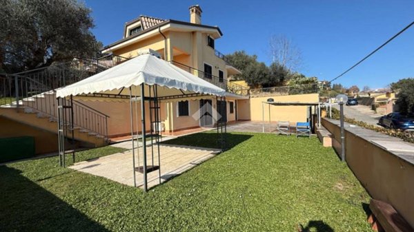 casa indipendente in vendita a Capena