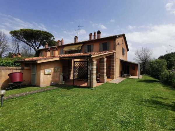 casa indipendente in vendita a Capena