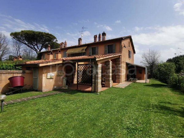 casa indipendente in vendita a Capena