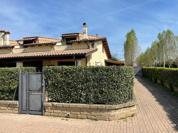 casa indipendente in vendita a Capena