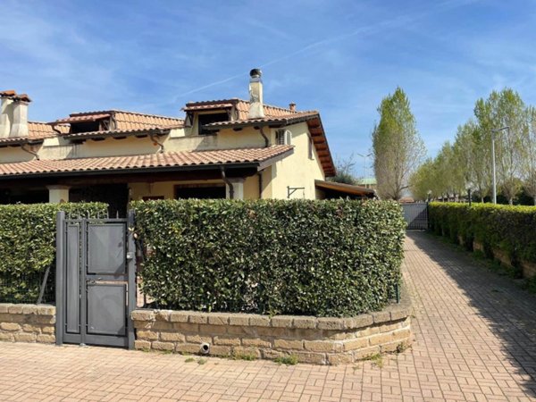 casa indipendente in vendita a Capena