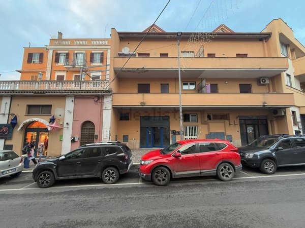 locale commerciale in vendita a Capena