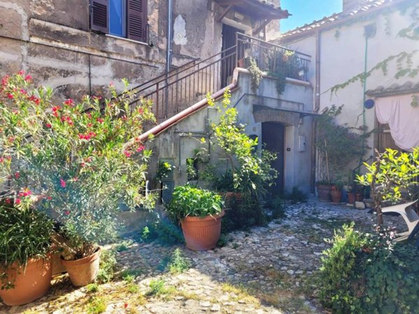 casa indipendente in vendita a Capena