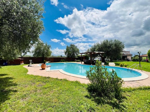 casa indipendente in vendita a Capena