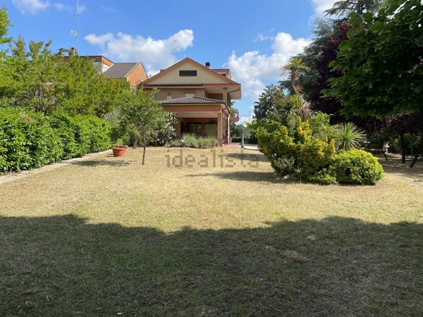 casa indipendente in vendita a Capena