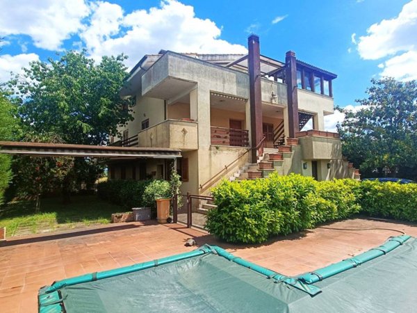 casa indipendente in vendita a Capena