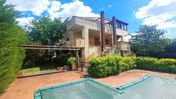 casa indipendente in vendita a Capena