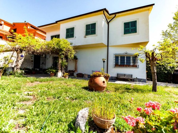 casa indipendente in vendita a Capena