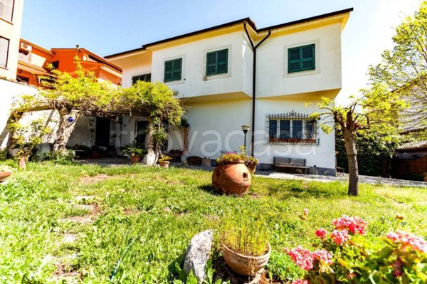 casa indipendente in vendita a Capena