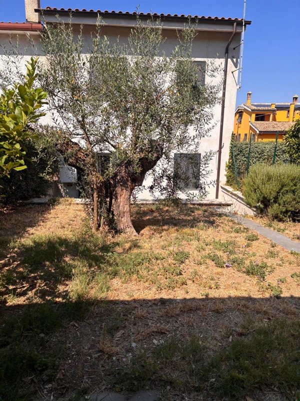 casa indipendente in vendita a Capena