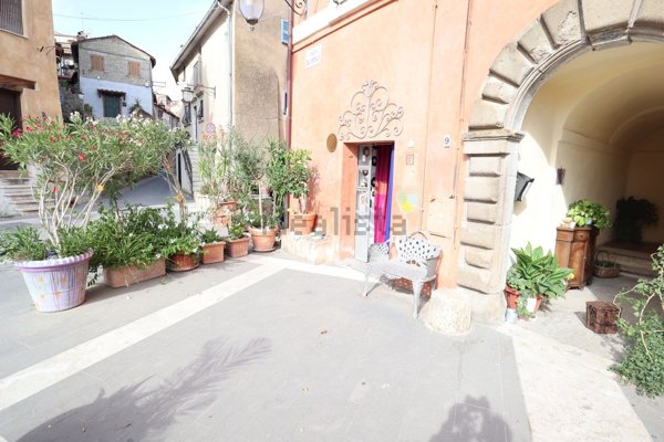 locale commerciale in vendita a Capena
