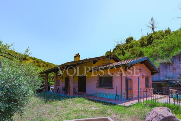 casa indipendente in vendita a Capena