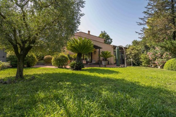 casa indipendente in vendita a Capena