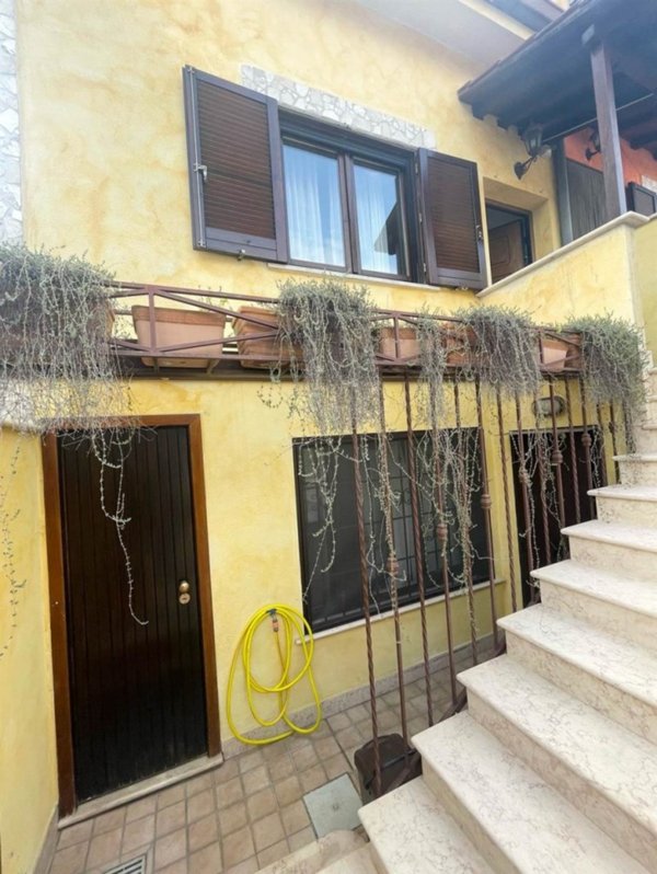 casa indipendente in vendita a Capena