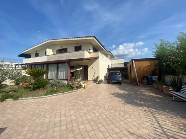 casa indipendente in vendita a Capena