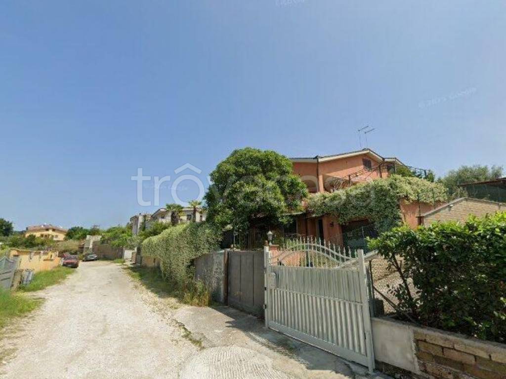 casa indipendente in vendita a Capena