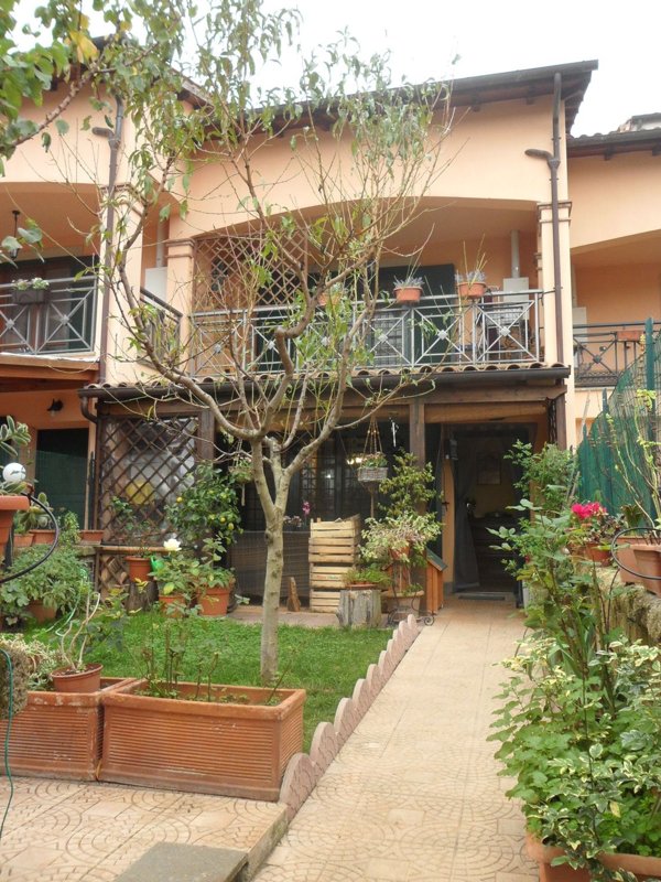 casa indipendente in vendita a Capena