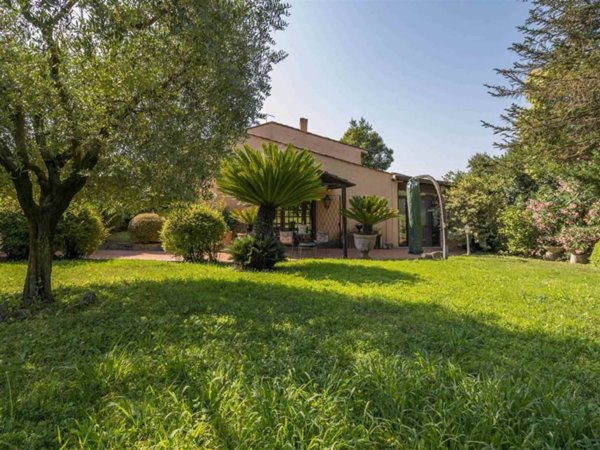 casa indipendente in vendita a Capena