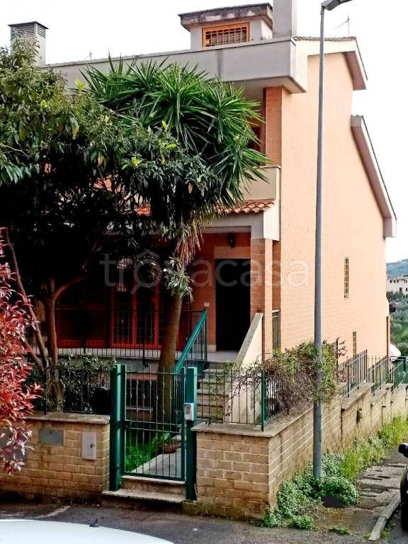 casa indipendente in vendita a Capena