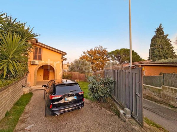 casa indipendente in vendita a Capena