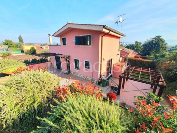 casa indipendente in vendita a Capena