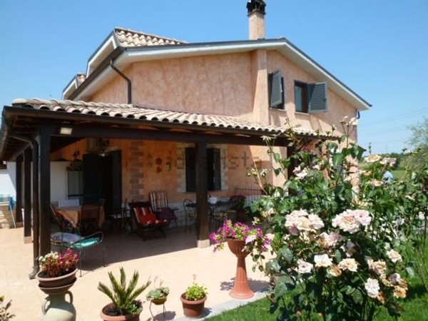 casa indipendente in vendita a Capena