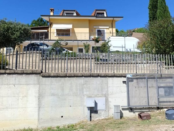 casa indipendente in vendita a Capena