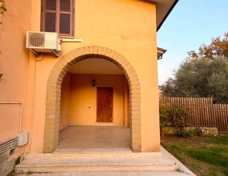 casa indipendente in vendita a Capena