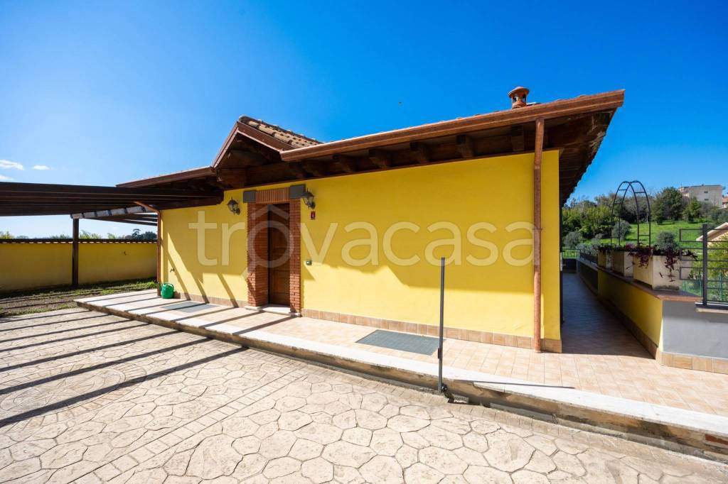 casa indipendente in vendita a Capena