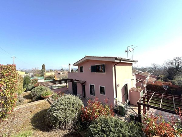 casa indipendente in vendita a Capena
