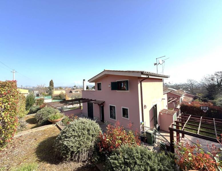 casa indipendente in vendita a Capena