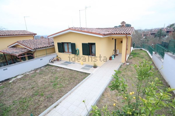 casa indipendente in vendita a Capena