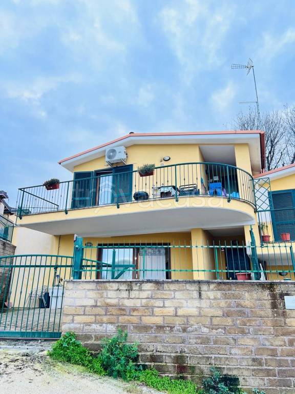 casa indipendente in vendita a Capena